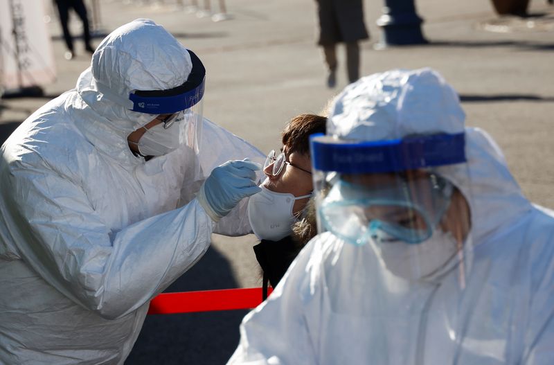 病床確保が最優先課題、コロナ感染急増で韓国首相