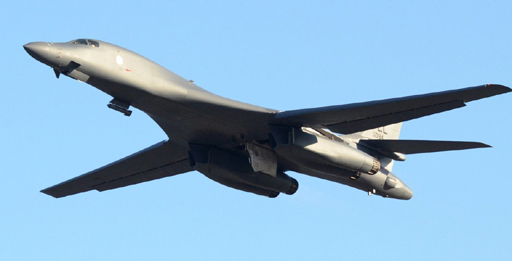 米軍のＢ１爆撃機２機、岩国基地に飛来　「受け入れ能力確認のため」【動画】