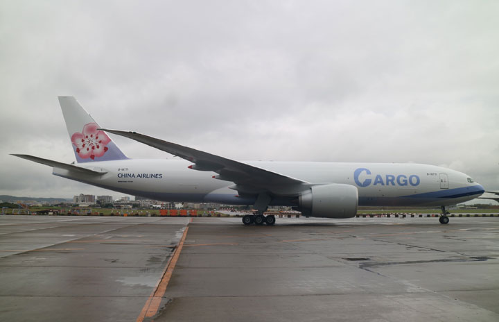 チャイナエア 777f初受領 ロゴに台湾本島描く