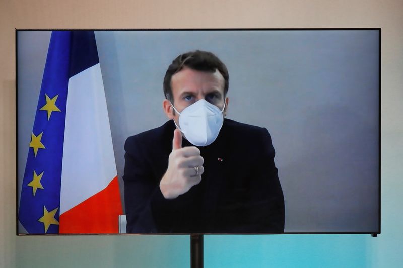 コロナ感染の仏大統領、体調問題なし　職務ペース緩やかに