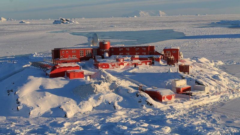 南極で初のコロナ感染、最北端近くの基地で36人