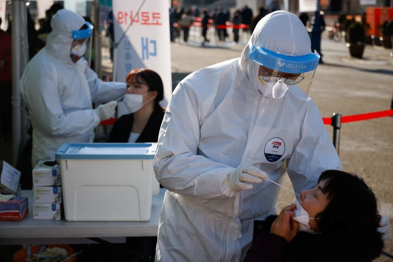韓国のコロナ新規感染者が過去最多、防疫レベル引き上げ検討へ
