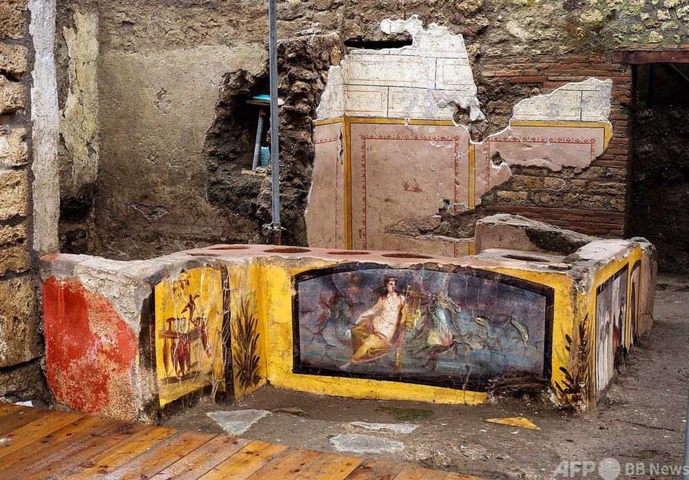 「ローマ時代のファストフード店」発掘、状態良好 ポンペイ遺跡