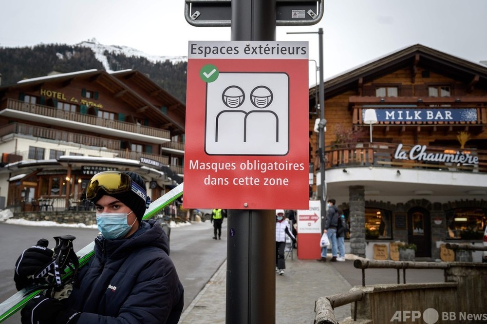 スイスのスキー場でコロナ隔離中の英国人200人、夜中に逃亡