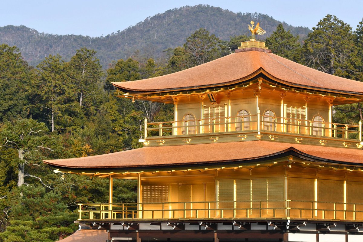 金色の輝きさらに　金閣寺の屋根工事完了、10万枚取り替えた美