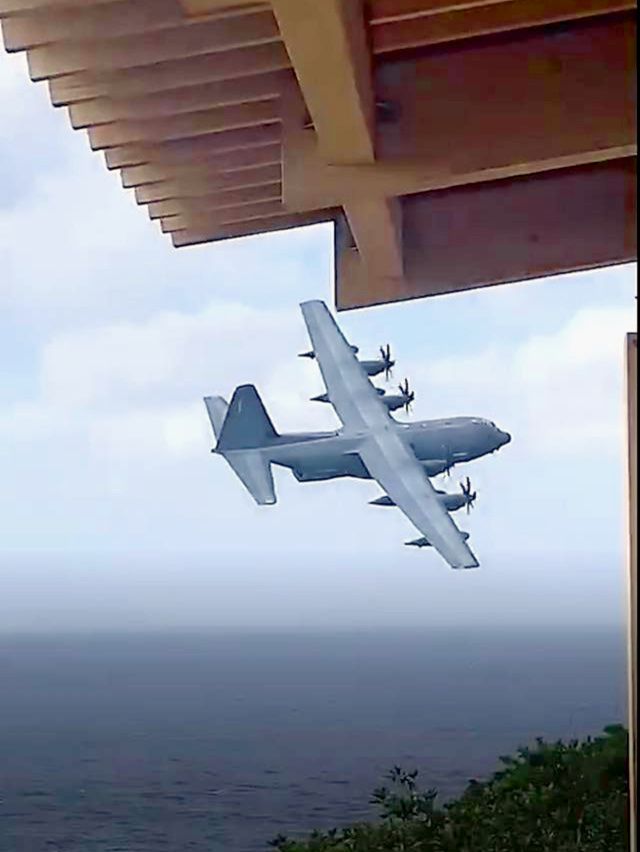 米軍の大型機か　沖縄の離島を超低空飛行【動画あり】