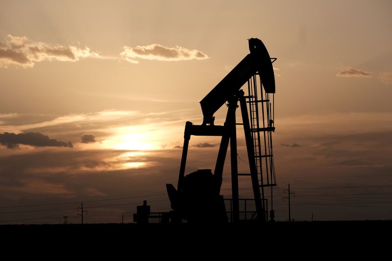 米原油先物、年間で20％下落　コロナで相場乱高下