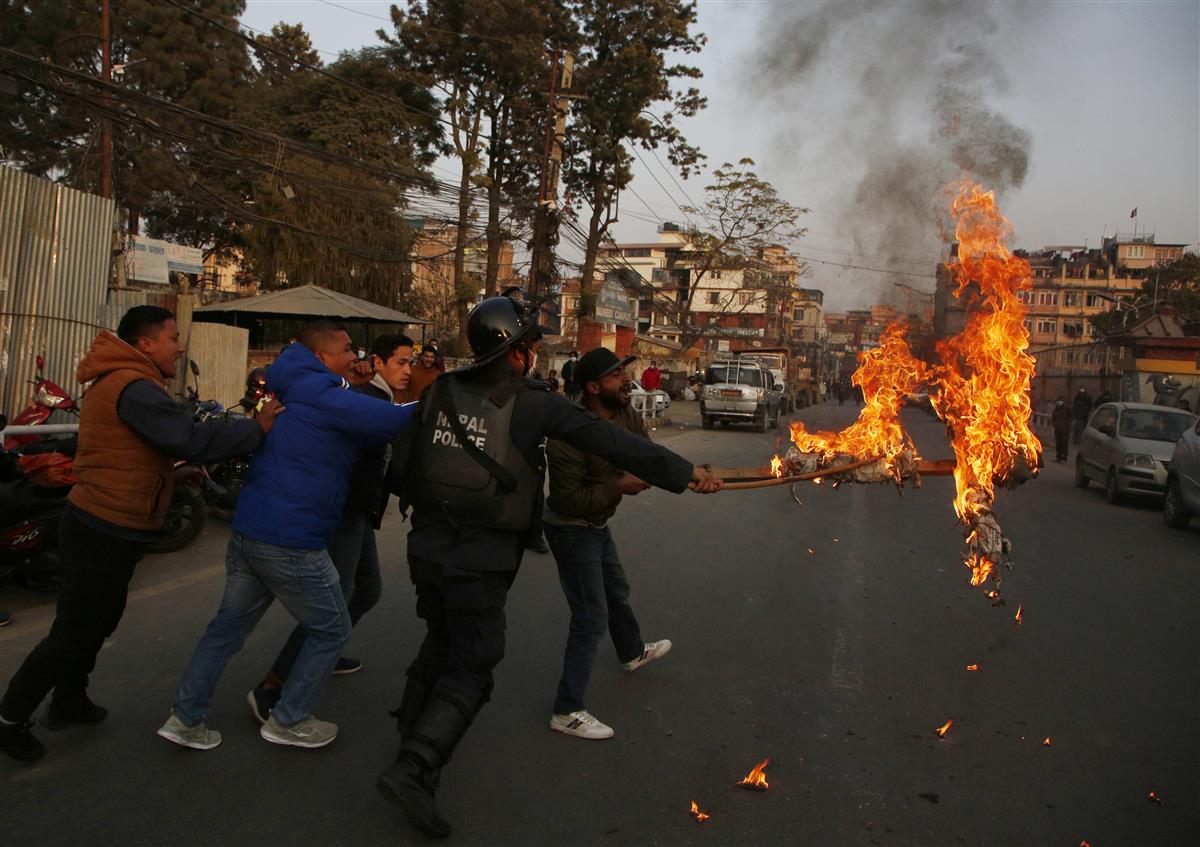 ネパール政界混乱　共産党内紛で中国調停、インドも注視