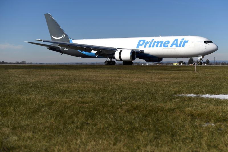 米アマゾン、航空機11機購入　輸送能力拡充へ