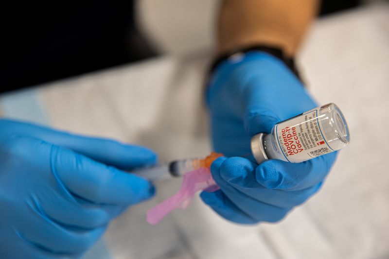 米、保管ワクチン放出へ　65歳以上や持病ある人に接種拡大