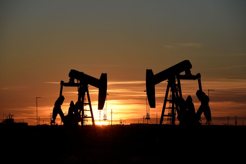 原油先物は1％超上昇、米の原油在庫減で