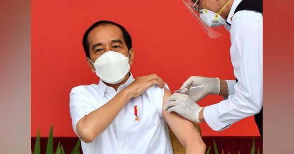 インドネシアでワクチン接種開始、ジョコ大統領が第1号