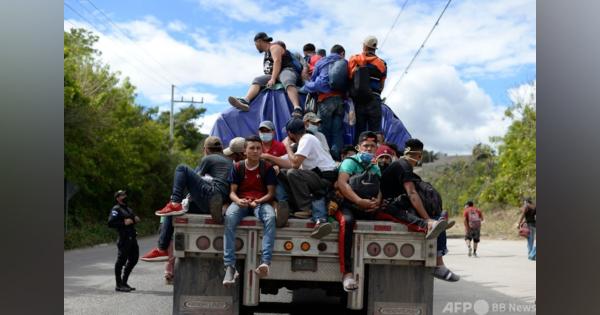グアテマラ入りのホンジュラス移民、9000人に メキシコ経由で米目指す