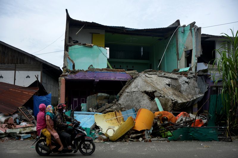 インドネシア地震、死者81人に　1.9万人が避難