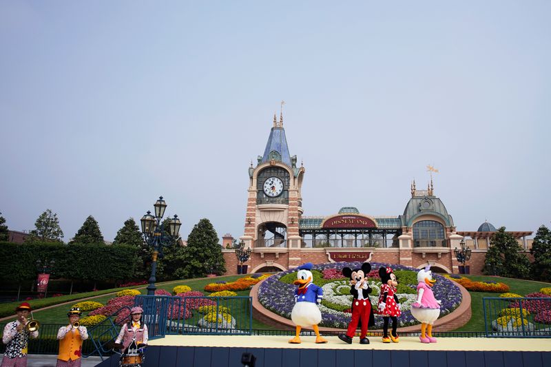 上海ディズニー、ウイグル族の利用拒否巡り旅行予約サイトを調査