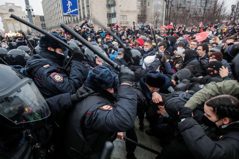 ロシア大統領、抗議デモを非難　反体制派は31日に再び集会