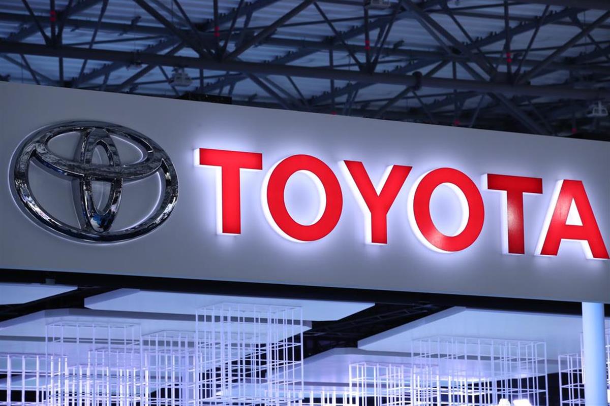 トヨタが世界販売で５年ぶり首位奪還 電動化競争激化