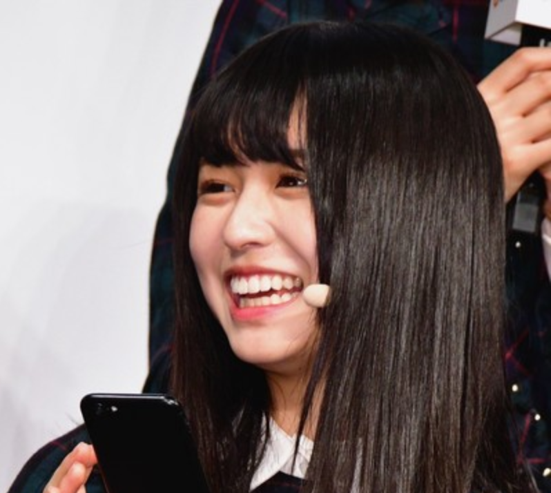 長濱ねる 真顔 笑顔 のビフォーアフターに なんだこの可愛い生き物は 笑顔めちゃ可愛すぎ の声