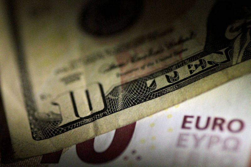 ドルが対ユーロで2カ月ぶり高値、景気回復格差に注目＝ＮＹ市場