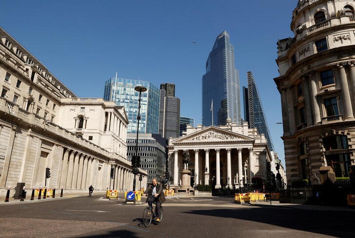 英中銀、マイナス金利導入に「最低でも半年」　金融政策を維持