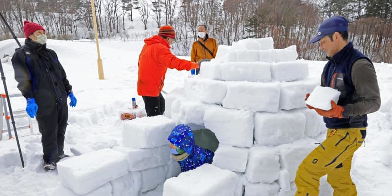 青森で「氷の家」作り体験会　カナダ・イヌイットのイグルー