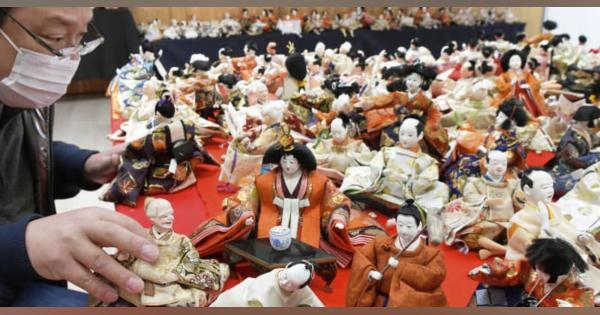 ひな人形3000体、町内で展示　鳥取・日野、マスク姿も