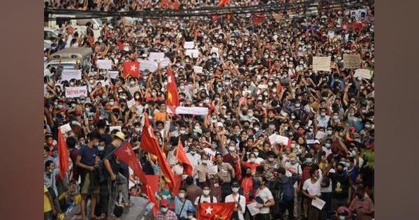 ミャンマー最大都市ヤンゴンで抗議デモ続く　ネット遮断でも数万人が集結