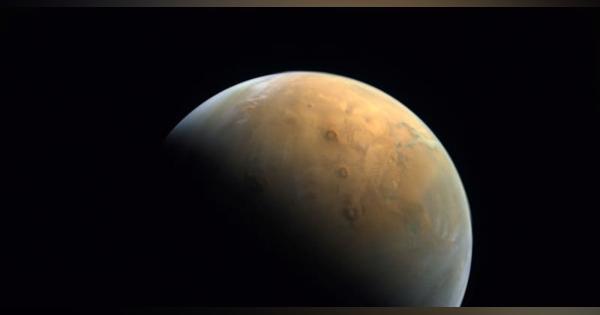 UAE、火星の写真を初公開　探査機「HOPE」から送信