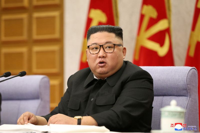 北朝鮮の金正恩氏夫人、1年ぶりに公の場に登場