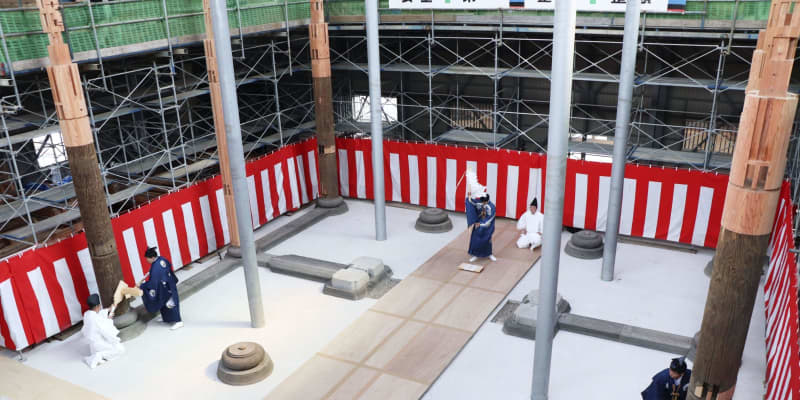 阿蘇神社で楼門の立柱祭、熊本　地震で被災、安泰祈る