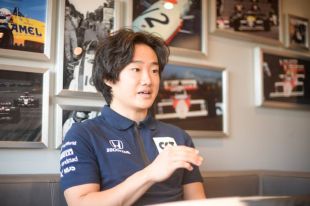 角田裕毅が日本のＦ１史を塗り替える　最年少の２０歳、速さと腕でつかんだシート