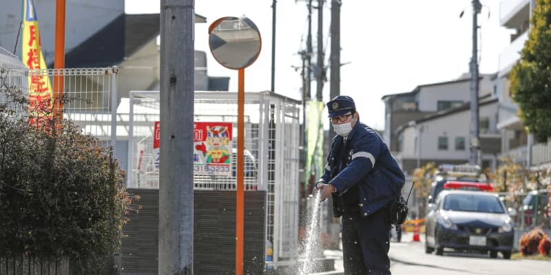 2歳女児挟まれ死亡、大阪・摂津　電柱とワゴン車に、31歳男逮捕