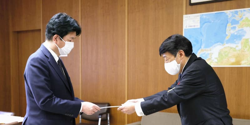 福岡県知事が辞表提出　治療長期化で復帰困難