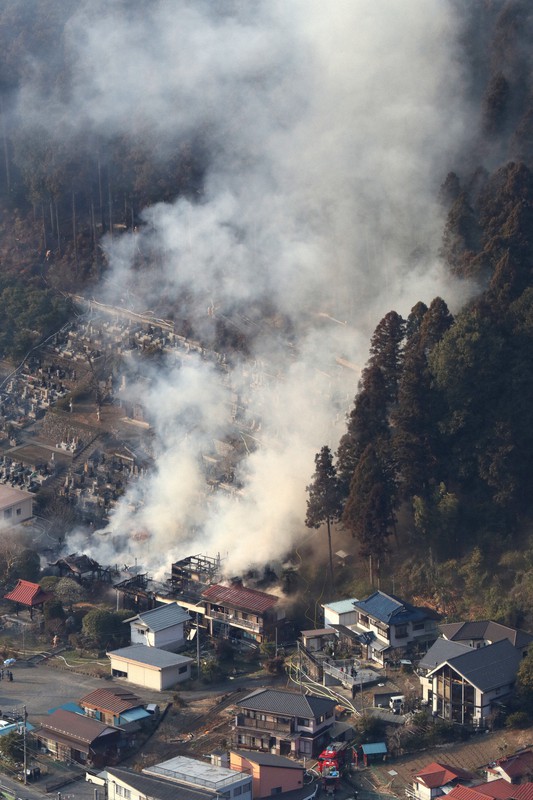 東京・青梅の山林火災、24日も消火活動続く