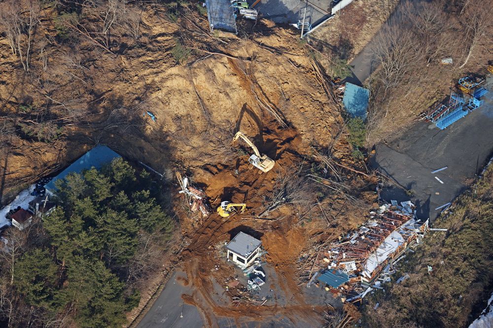 下敷きの５０代男性死亡　福島沖地震で初の死者―福島市：時事ドットコム
