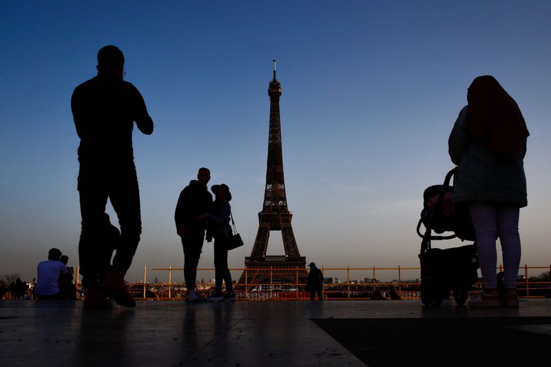 フランス、パリの週末ロックダウン見送り　ワクチン接種加速へ