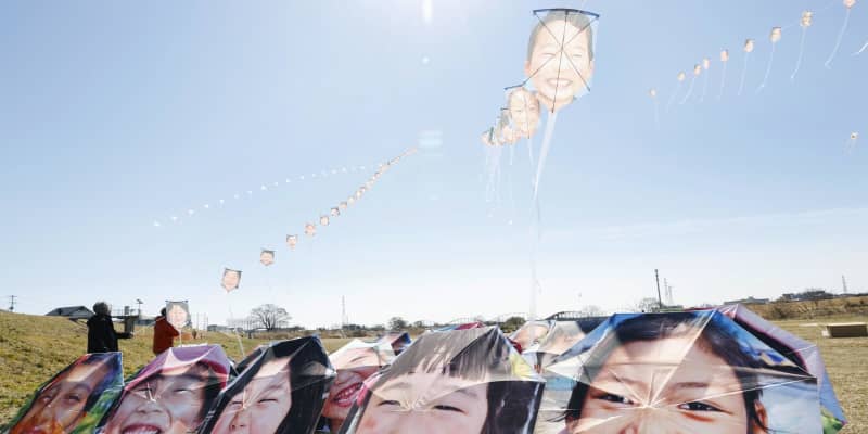 仙台で復興願い、笑顔の傘　世界各地の被災児童をプリント