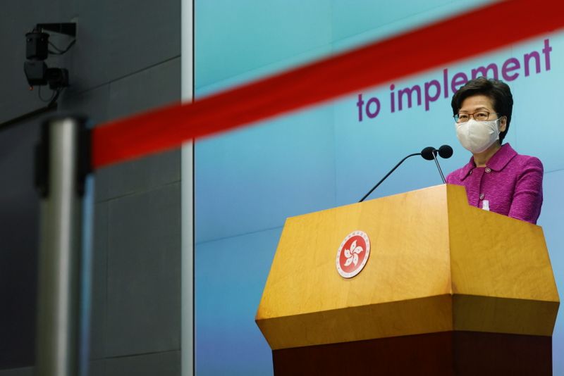 香港の議会選挙がさらに延期の見通し、選挙制度改革で＝行政長官