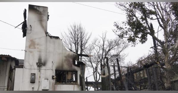 熊本市で住宅全焼、3遺体発見　同居親子か