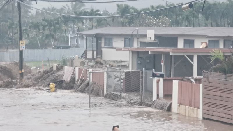 米ハワイ州が非常事態宣言、大雨で洪水や土砂崩れ