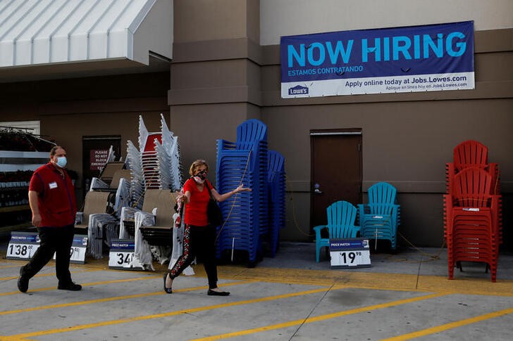 米新規失業保険申請71.2万件に改善、労働市場は回復軌道へ