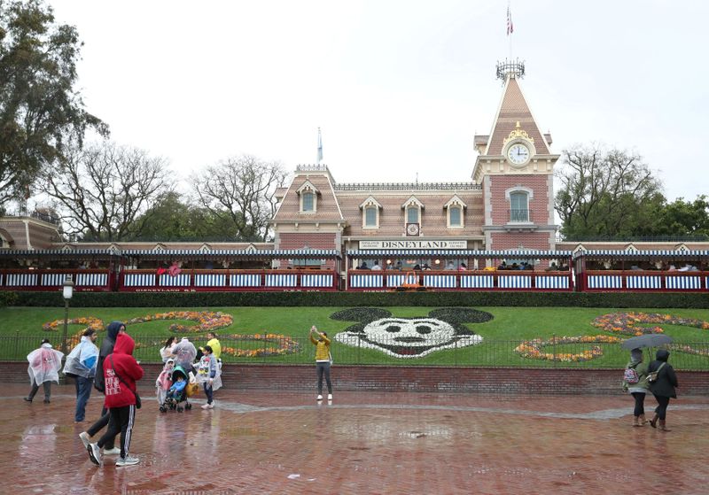 米ディズニー 加州テーマパーク4月末再開へ 入場制限付きで