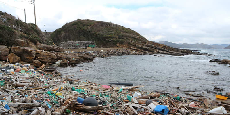 対馬の海岸に漂着　プラごみ回収　商品化へ　　洗剤容器やペン、買い物かごに