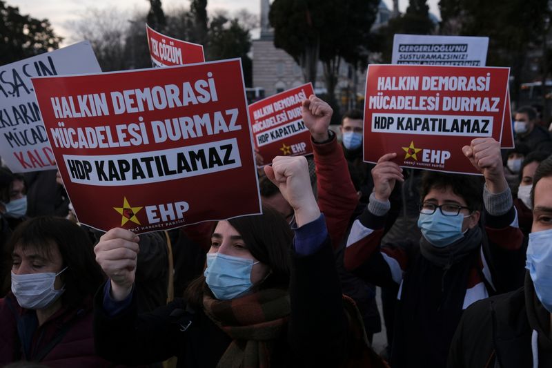 トルコ警察、クルド系政党の幹部と人権団体トップを拘束