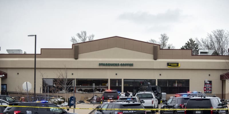 米スーパーで銃撃、10人死亡　コロラド州、容疑者1人拘束