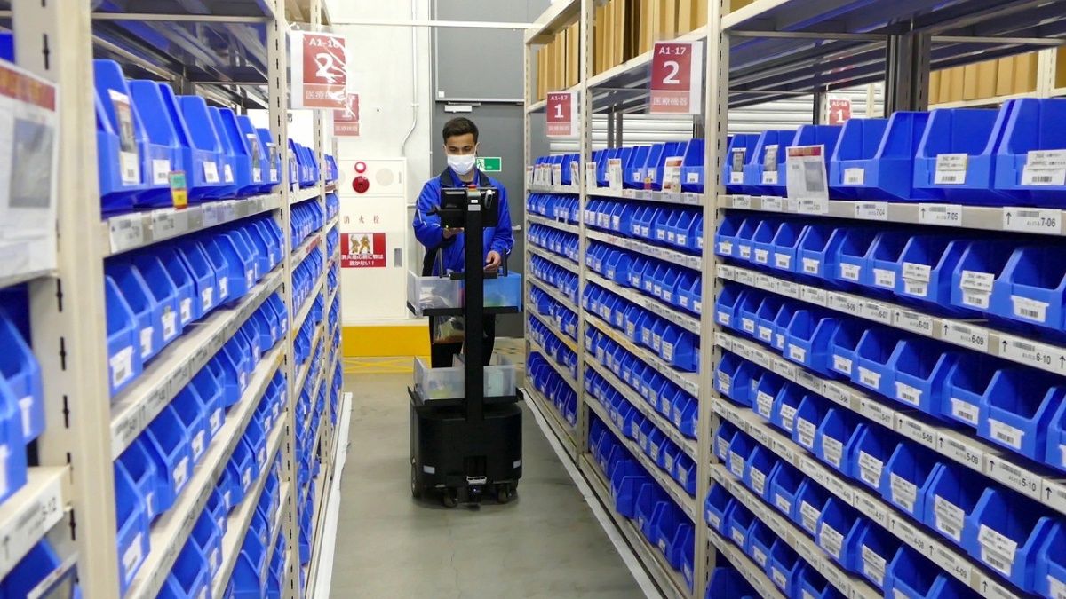 【事例】ロボットと人が協働する佐川の物流倉庫、生産性は2倍に向上