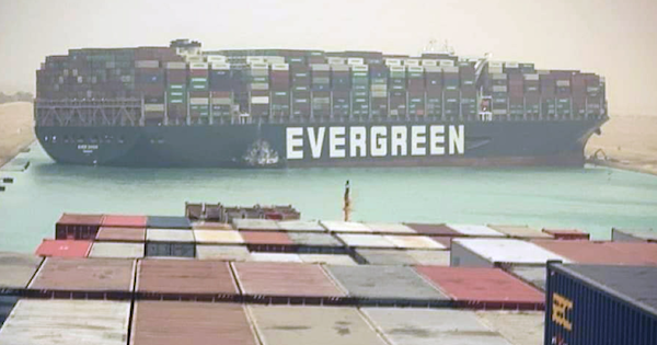 スエズ運河でのコンテナ船座礁で物価上昇懸念も－迂回船舶が増加