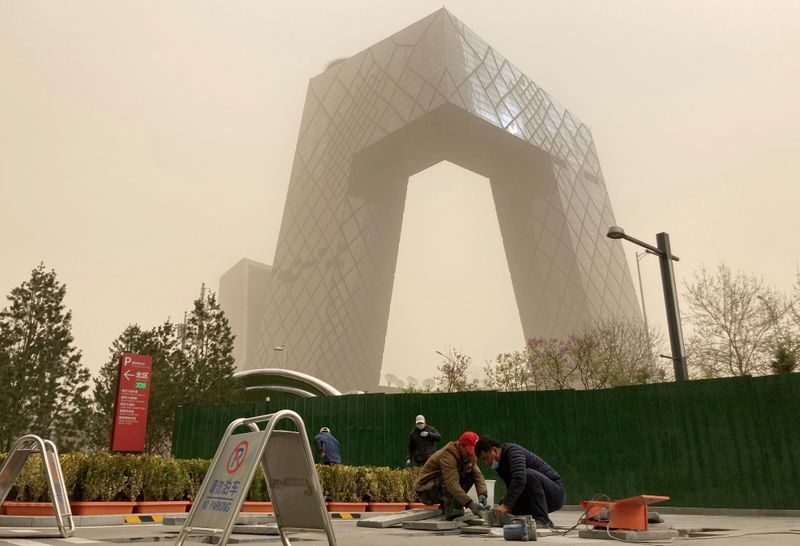 中国北京、大気汚染規制違反の取り締まり強化　激しい黄砂受け