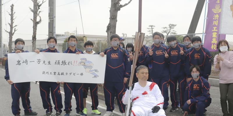 東京五輪聖火、3県目の群馬へ　車いすの高校教諭がトーチ運ぶ