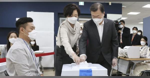 ソウルと釜山で市長選の事前投票　韓国、文政権の与党劣勢
